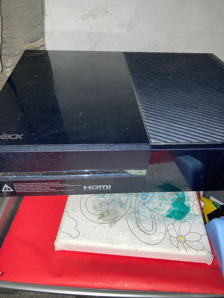 Xbox one day1 500gb console