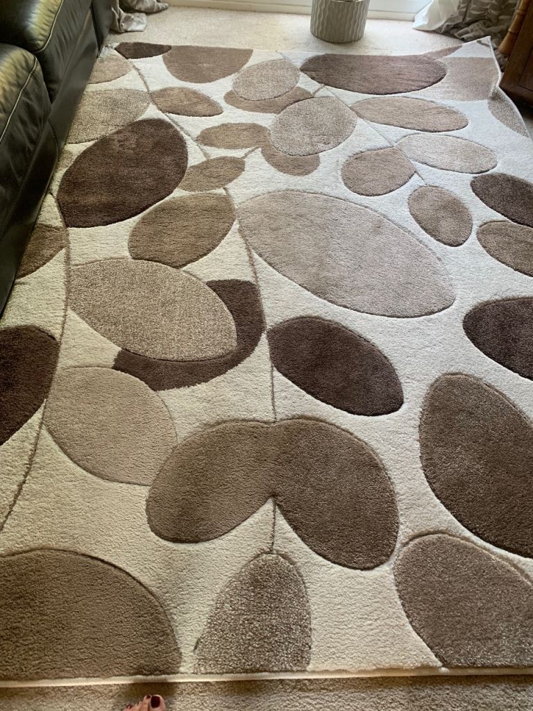 Abstract leaf patterned rug, great condition hardly used 