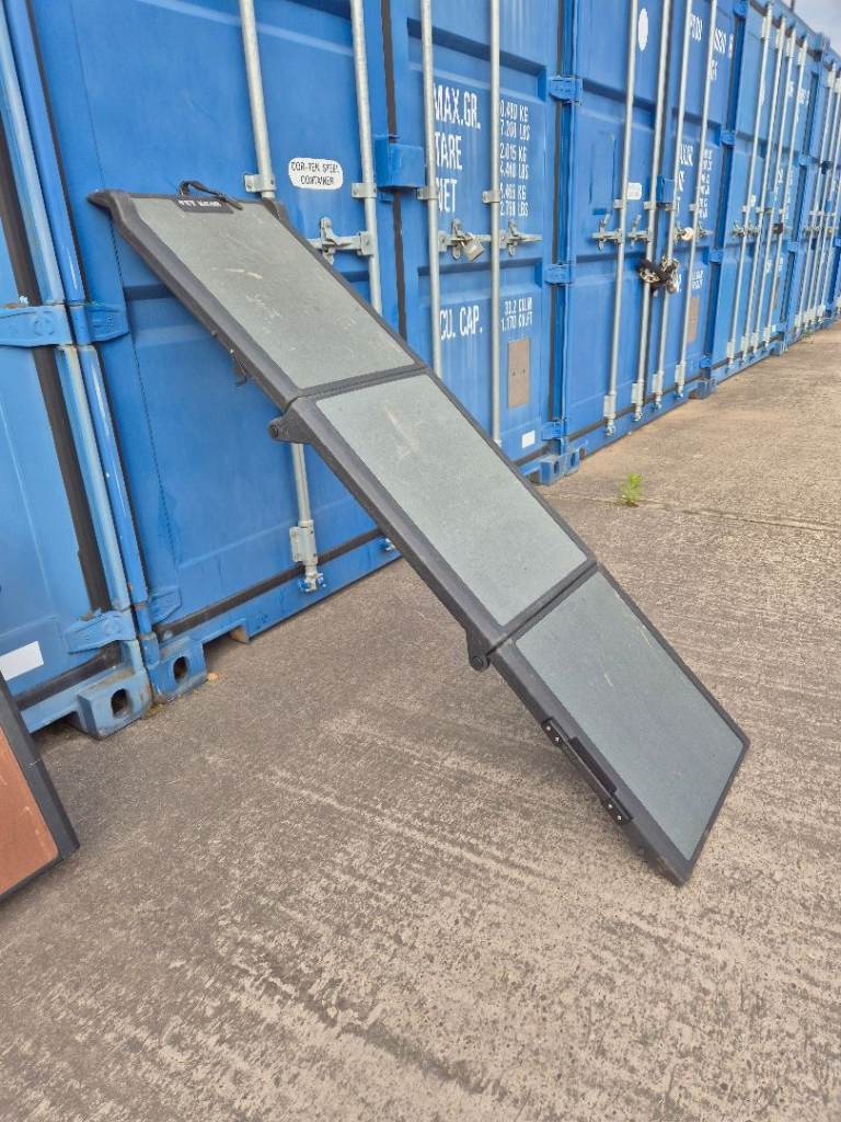 PET GEAR "Tri Fold" Super-grip Access Ramp.