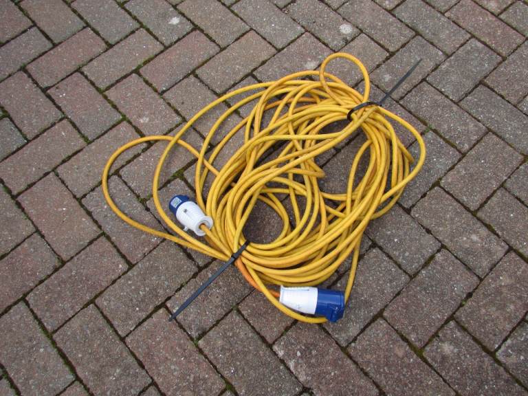 CARAVAN/ MOTORHOME LEAD WITH PLUGS