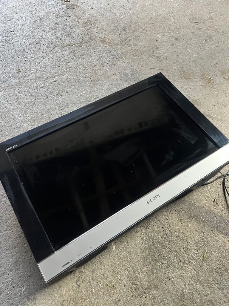 Sony Bravia 26” LCD TV – Excellent Condition – With Remote
