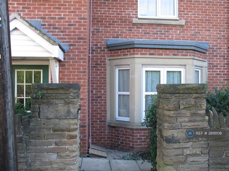 2 bedroom flat in Sheridan House, Gildersome, LS27 (2 bed) (#2818108)