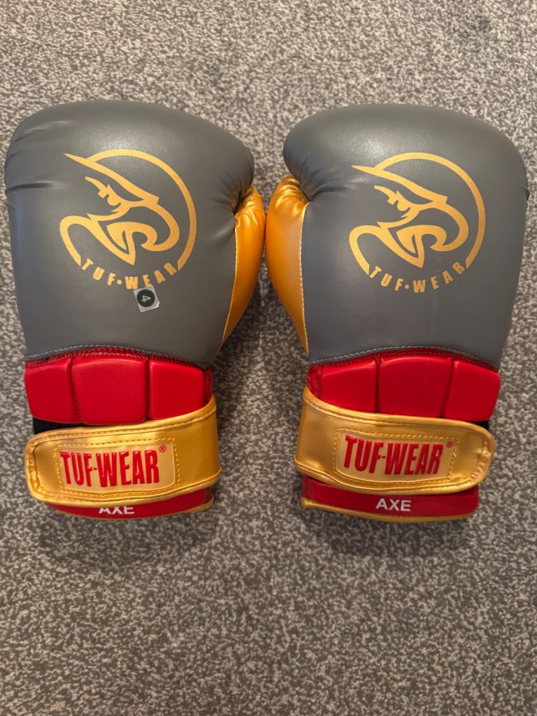 Boxing gloves, pads and wraps as new 