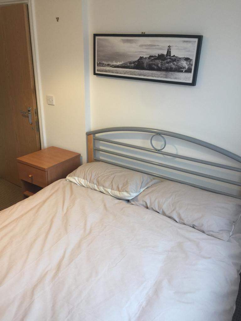 FURNISHED DOUBLE BEDROOM AVAILABLE TO RENT — BEDFORD