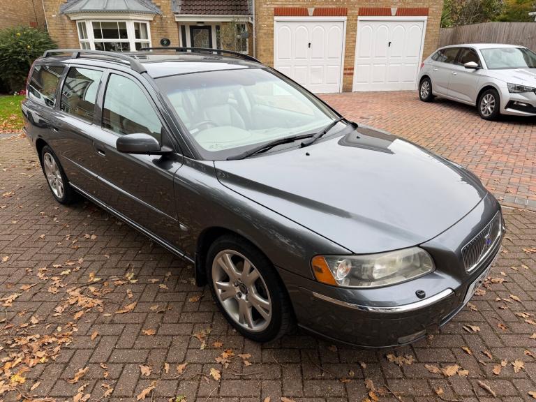 image for 2004 Volvo V70 2.4 D5 SE 5dr ESTATE Diesel Manual