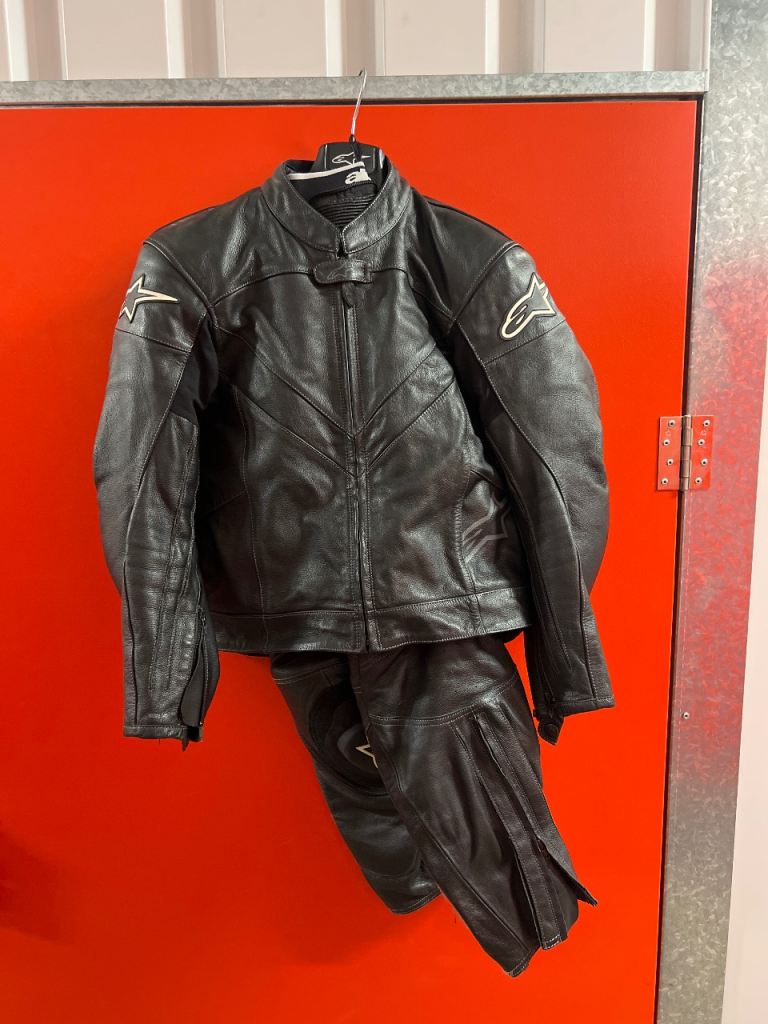 Alpinestars 2-Piece bike Leathers  Excellent Condition