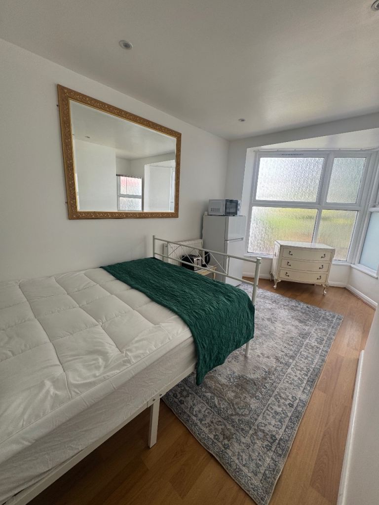 Lovely and very clean Double room close to Brighton Pier