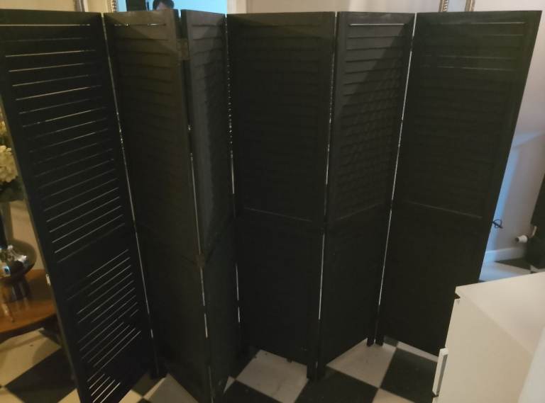 Six panel wooden divider