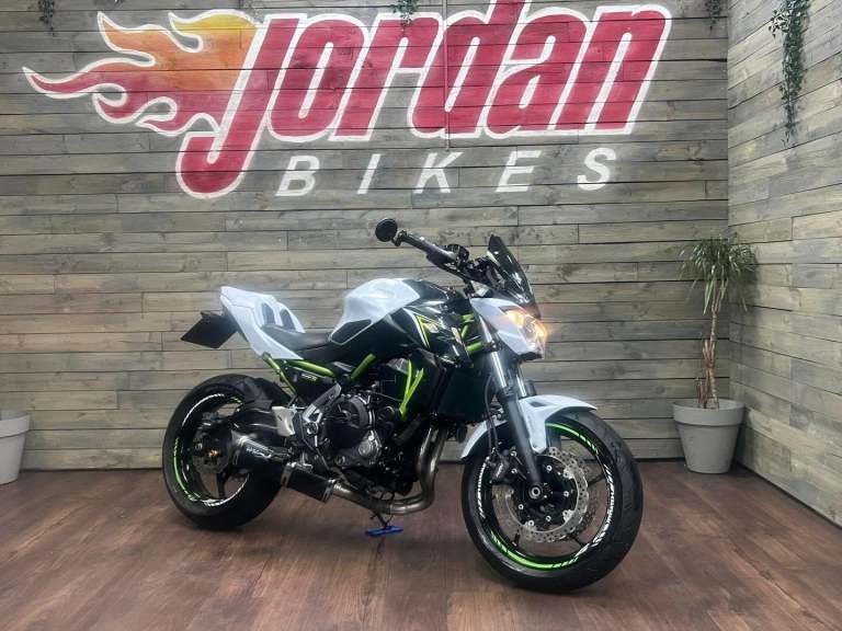 Kawasaki Z650 650 Supernaked Petrol Manual Euro 4 (68 ps) Petrol Manual