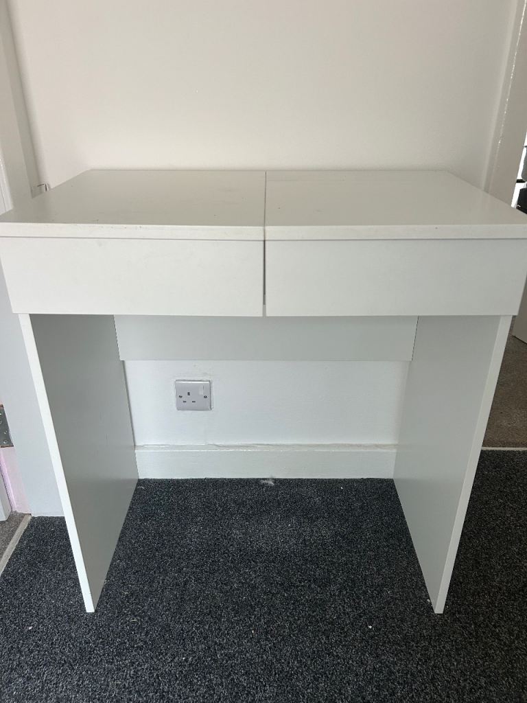 Dressing table 
