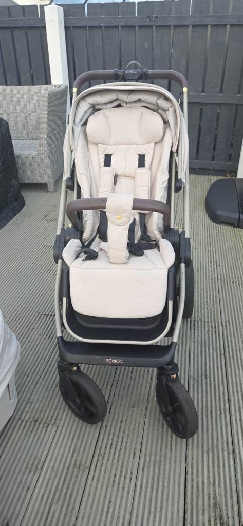 Venicci 3 In 1 Gold/Beige pram