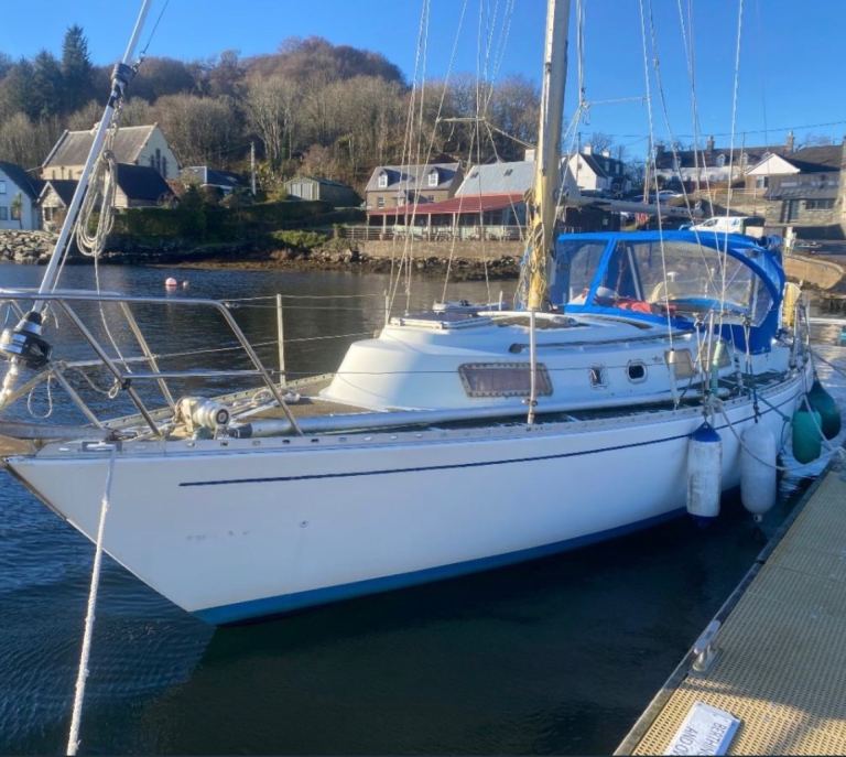 Trident Warrior 35 Yacht – White, Fair Condition
