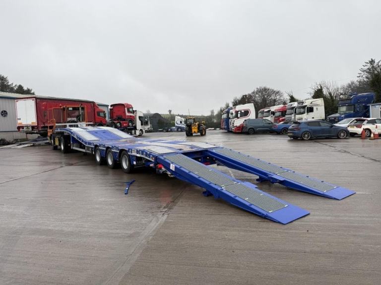 MAC 3 AXLE LOWLOADER WITH LIFTING DECK 