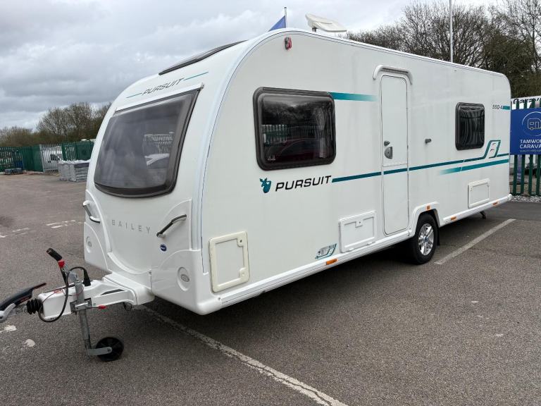 BAILEY PURSUIT 550 - FIXED SINGLE BEDS + END WASHROOM + MOTORMOVER