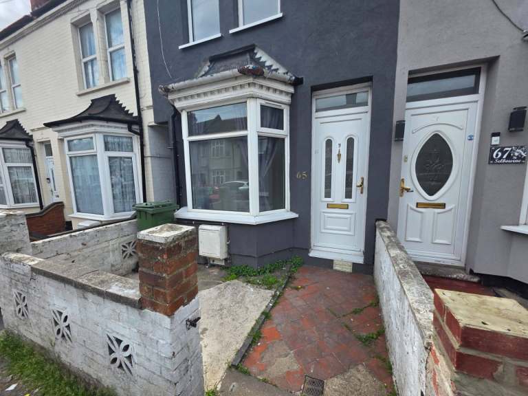 NEWLY REFURBISHED 2 BEDROOM HOUSE**New Fitted Kitchen & Bathroom**Bury Park