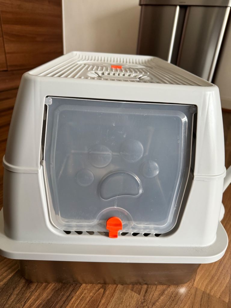 Cat litter tray 