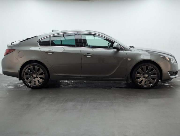 2016 Vauxhall Insignia 2.0 CDTi Elite Nav Hatchback 5dr Diesel Auto Euro 6 (170 ps) - PARKING SEN...