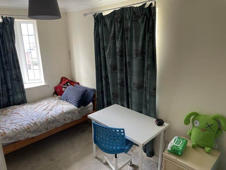 Spacious Single Room – £695 All Bills Included