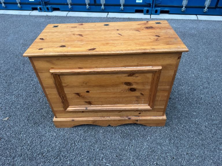 arge solid pine trunk possible Delivery