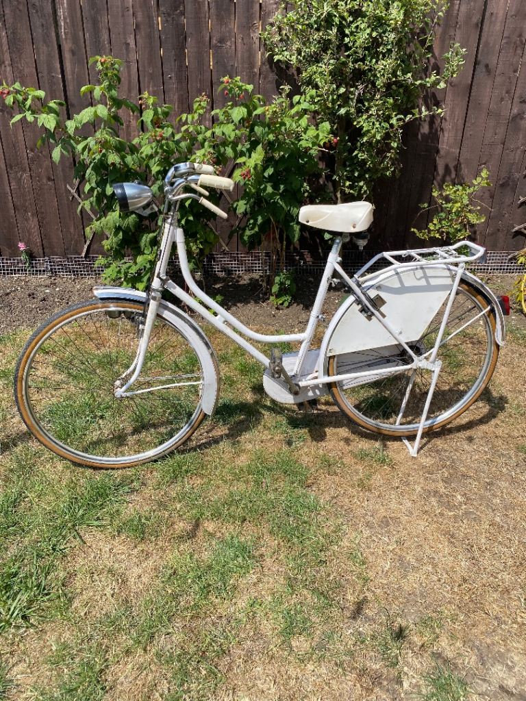 White TITAN Vintage City Bike - Needs Some TLC