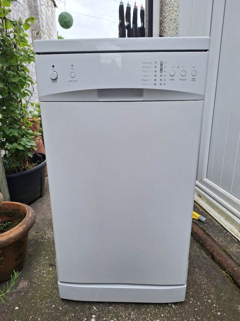 Brand new freestanding slimline dishwasher