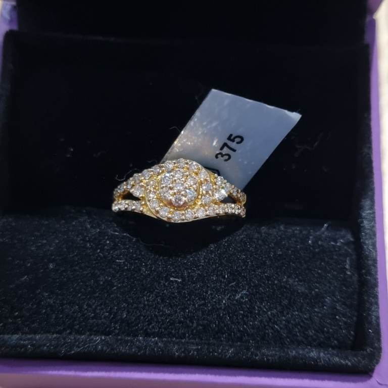 Gold 9ct Diamond cluster ring.  0.50ct. 