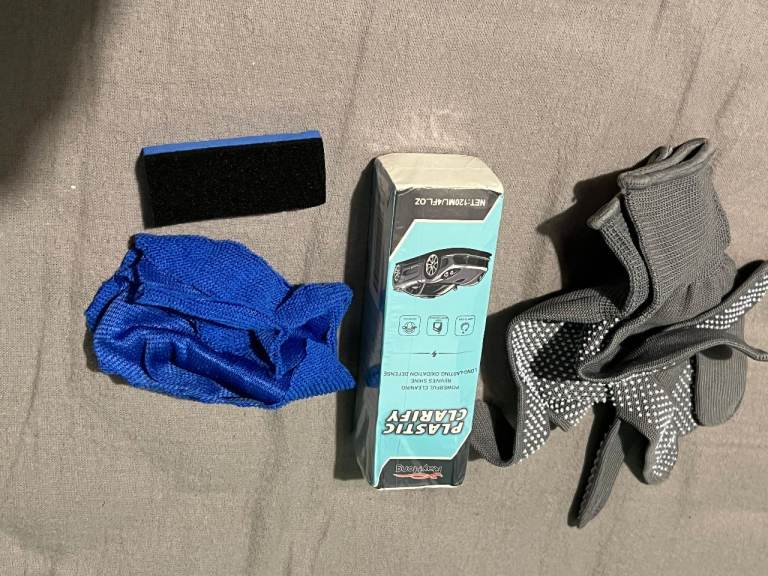 Car Headlight / Plastic Clarity Kit – Cleaning & Polishing Set with Cloth + Applicator