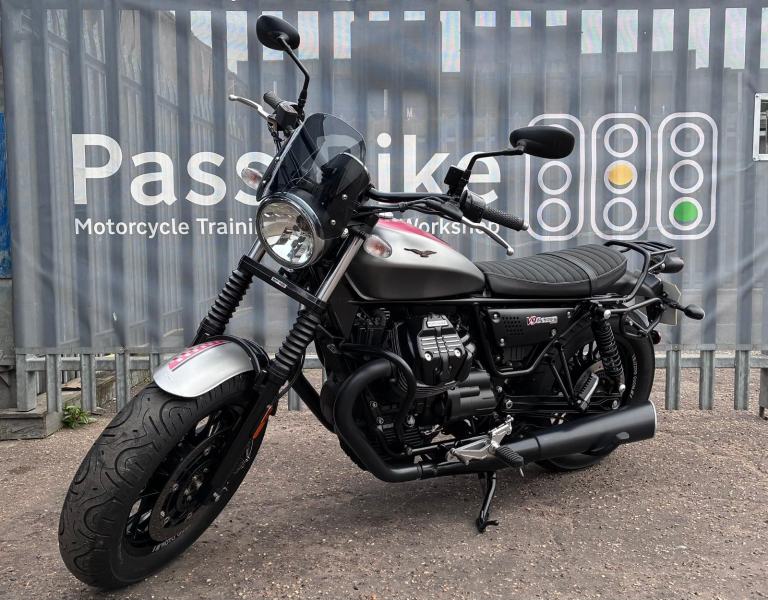 2017 Moto Guzzi V9 Bobber Cruiser Retro Motorcycle - 4093 Miles!