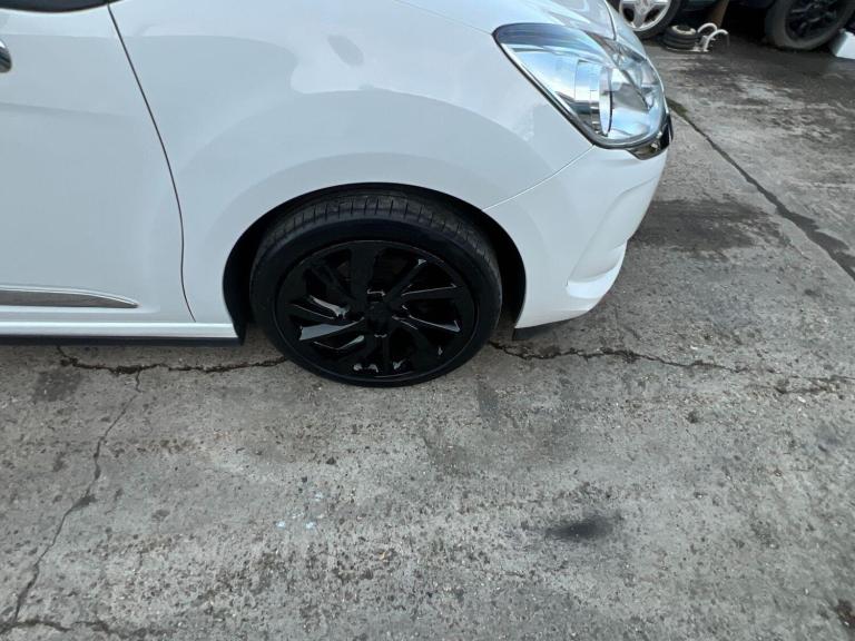 2017 DS Automobiles DS 3 1.2 PureTech 82 Connected Chic 3dr HATCHBACK PETROL Manual