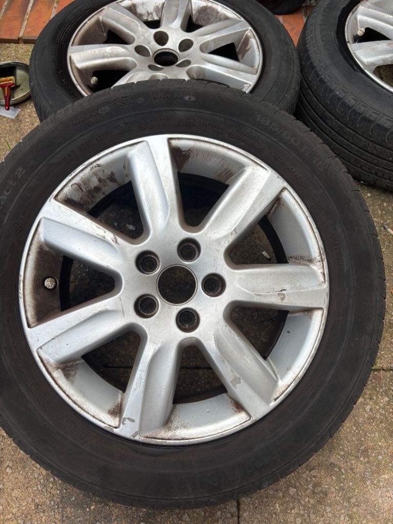 Tyres with Alloys