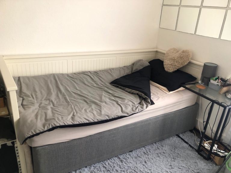 Free single bed, bedding and rug 