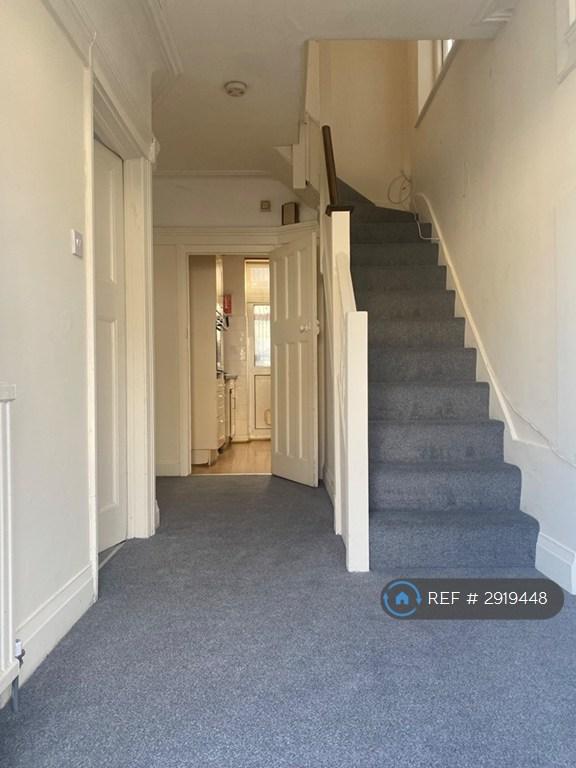 4 bedroom house in Garrick Avenue, London, NW11 (4 bed) (#2919448)