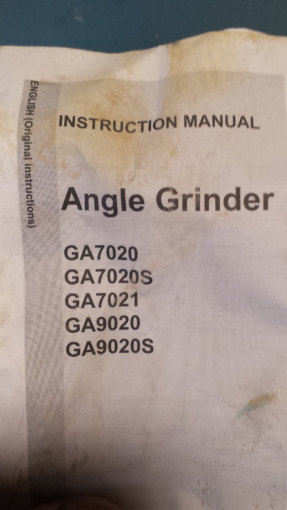 Makita GA9020 240v 9" Grinder in Case with Spanner Handle Guard and 3 New Blades VGC PWO
