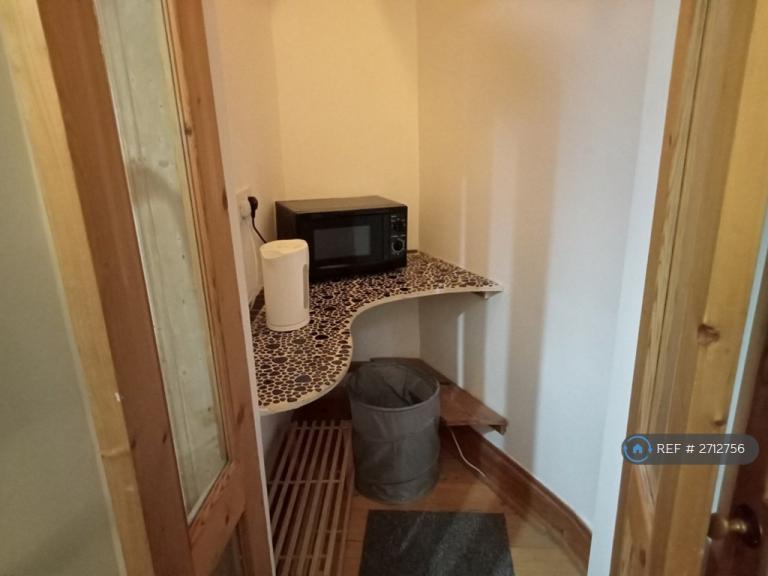 1 bedroom flat in Henderson Street, Edinburgh, EH6 (1 bed) (#2712756)