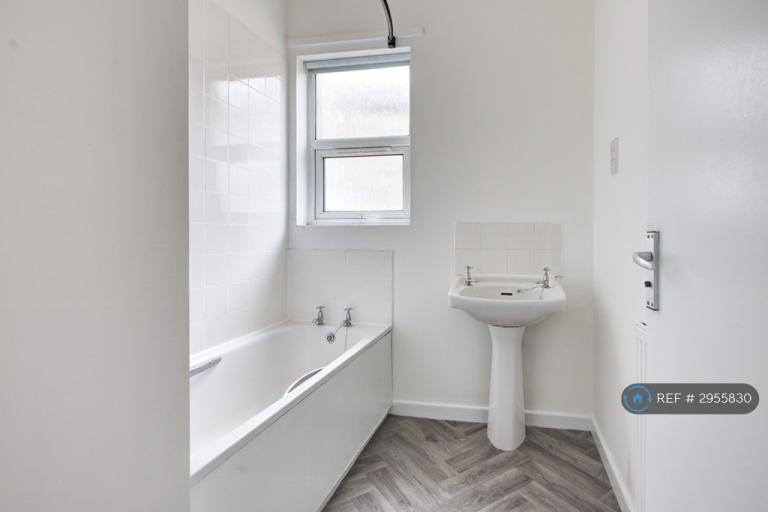 4 bedroom house in Eaves St, Blackpool, FY1 (4 bed) (#2955830)