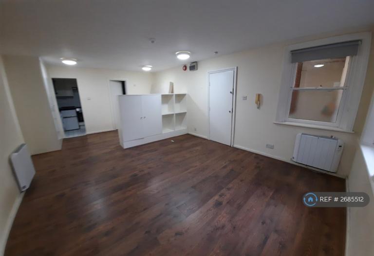 Studio flat in Hornsey Lane, London, N6 (#2685512)