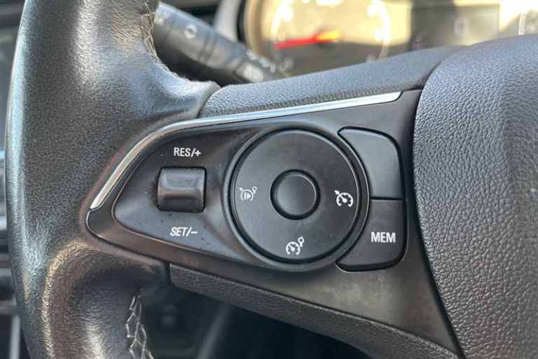 2022 Vauxhall Crossland 1.2 Design 5dr HATCHBACK PETROL Manual