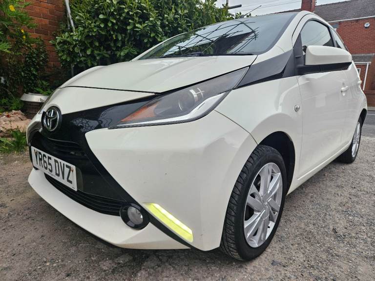 Toyota, AYGO, Hatchback, 2015, Manual, 998 (cc), 5 doors