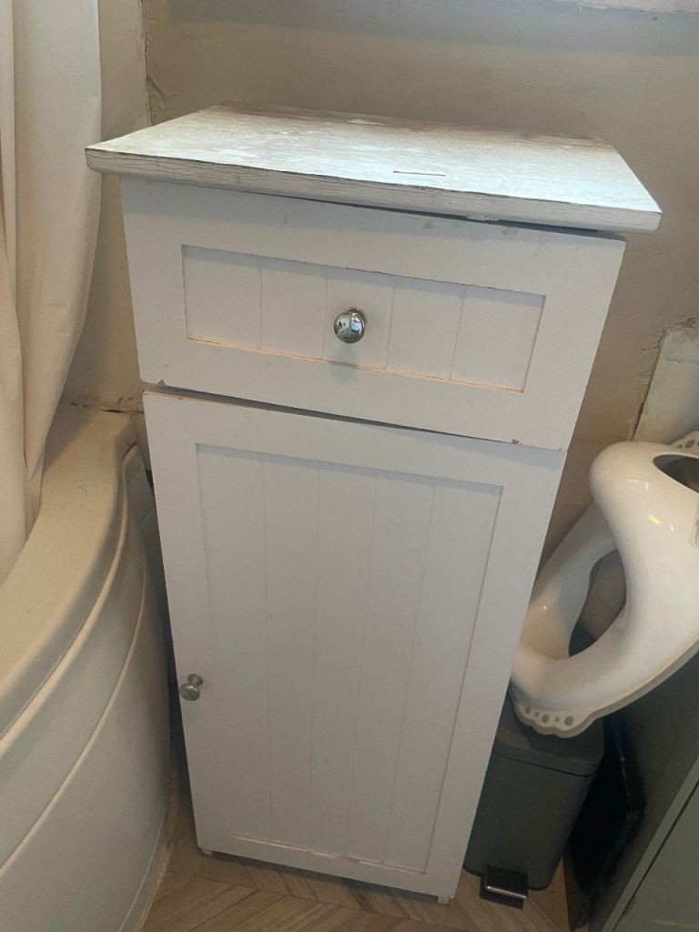 Free bathroom cabinet 