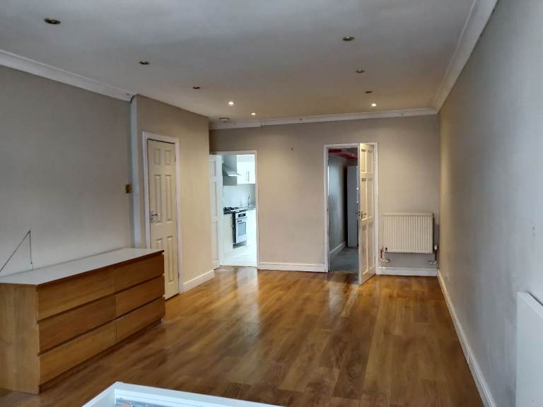 3 bed house with large conservatory & garden