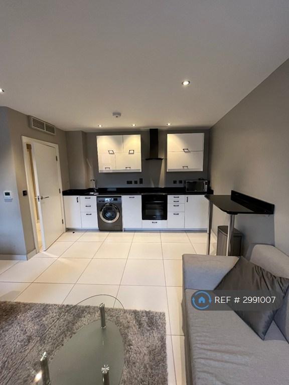 1 bedroom flat in Park Square East, Leeds, LS1 (1 bed) (#2991007)