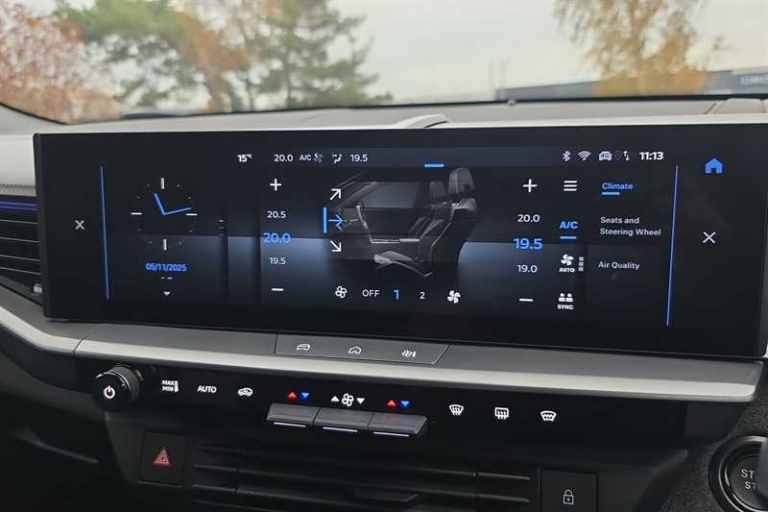 2025 Vauxhall Grandland 1.2 Hybrid [136] Ultimate 5dr e-DCT6 [Pan Roof] HATCHBACK PETROL Automatic