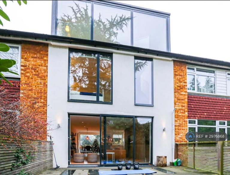 5 bedroom house in Savona Close, London, SW19 (5 bed) (#2976868)