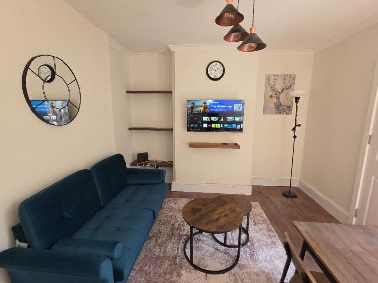 LARGE DOUBLE ROOM WITH ENSUIT SHOWER ROOM FULLY FURNISHED - WD6 