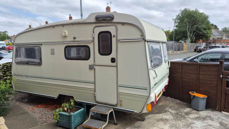 Avondale mayfly 1991 caravan 
