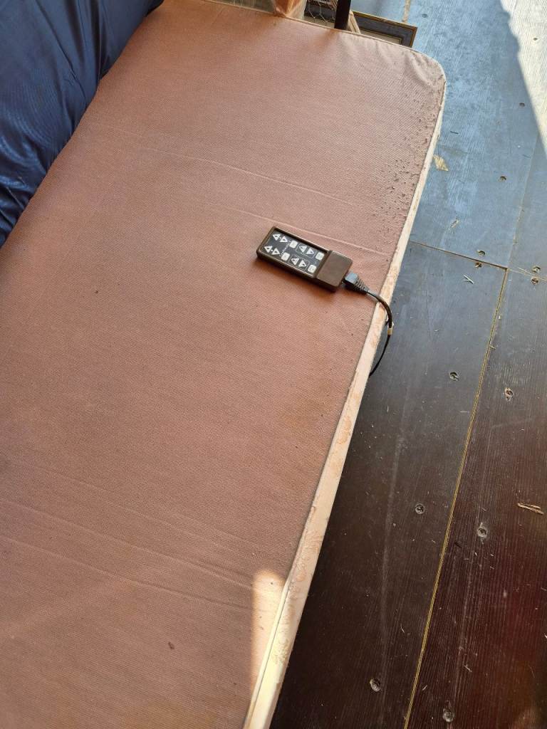Single electric bed