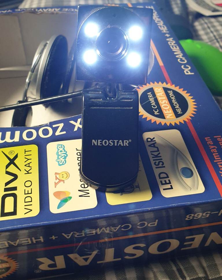 NEOSTAR PC CAMERA+HEADPHONE FOR OLD PCS WIN XP/VISTA/7/8/10