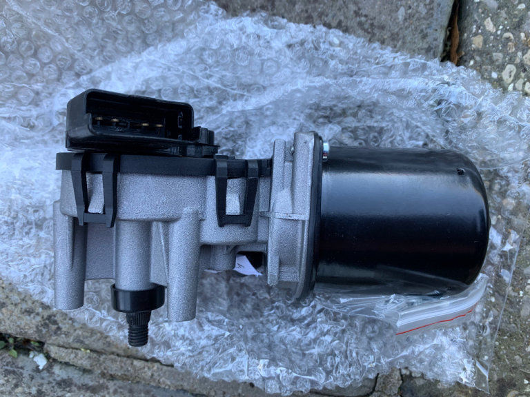 Nissan qashqui front wiper motor