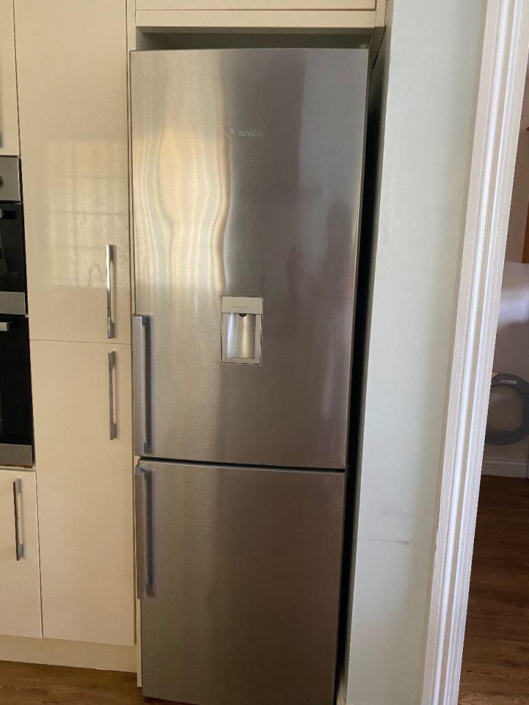 Bosch Freestanding Fridge Freezer with Water Dispenser