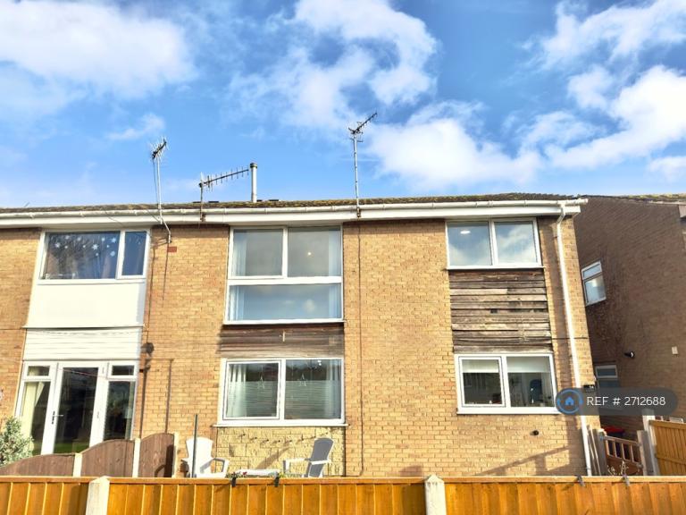 2 bedroom flat in Balmoral Grove, Hucknall, Nottingham, NG15 (2 bed) (#2712688)